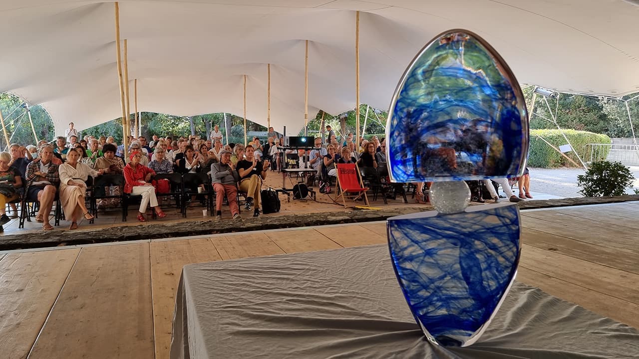 Art et techno : quand les maîtres-verriers de Biot se mettent à l'IA