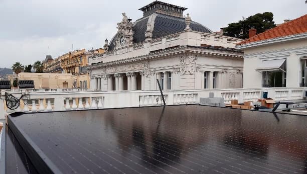 Nice : une centrale photovoltaïque sur les toits du centenaire Palais Consulaire