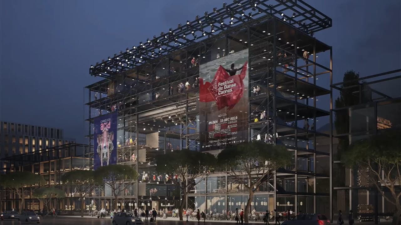 Premier coup de pelle symbolique pour le futur “Hollywood” cannois