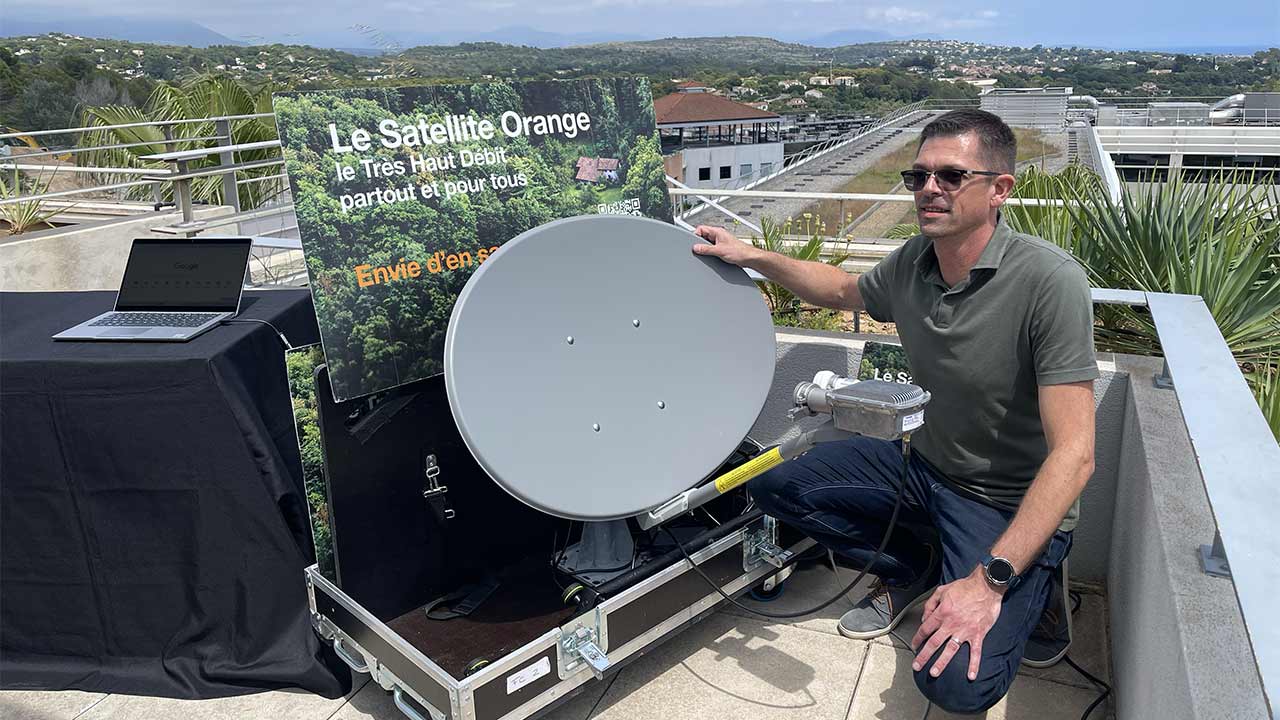 Sophia : Orange peaufine son offre Internet satellite haut débit