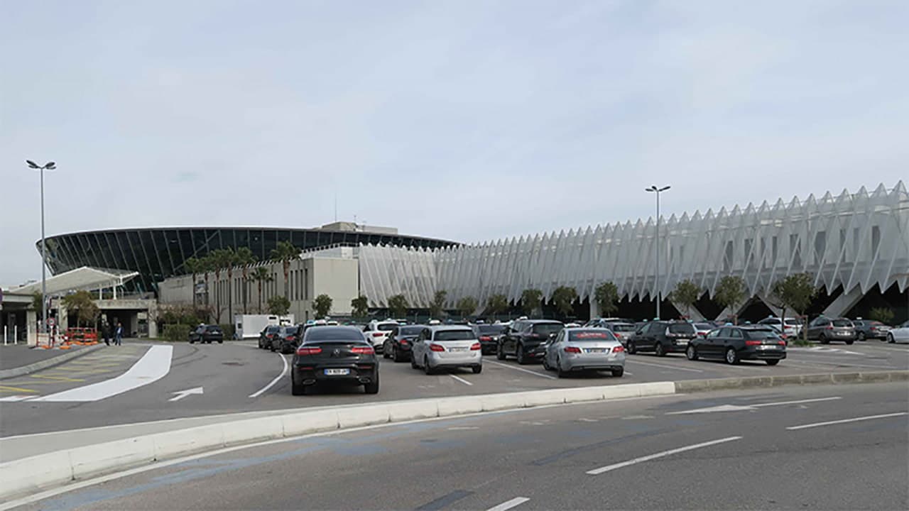 Aéroport : la bataille de l’extension du T2 relancée